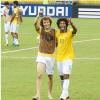 Os zagueiros David Luiz e Dante Bahia, donos de vastas cabeleiras, são alvos da brincadeira de Fred no Instagram