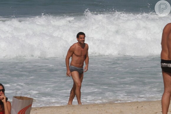 Fred exibiu corpo sarado em dia de praia no Rio de Janeiro