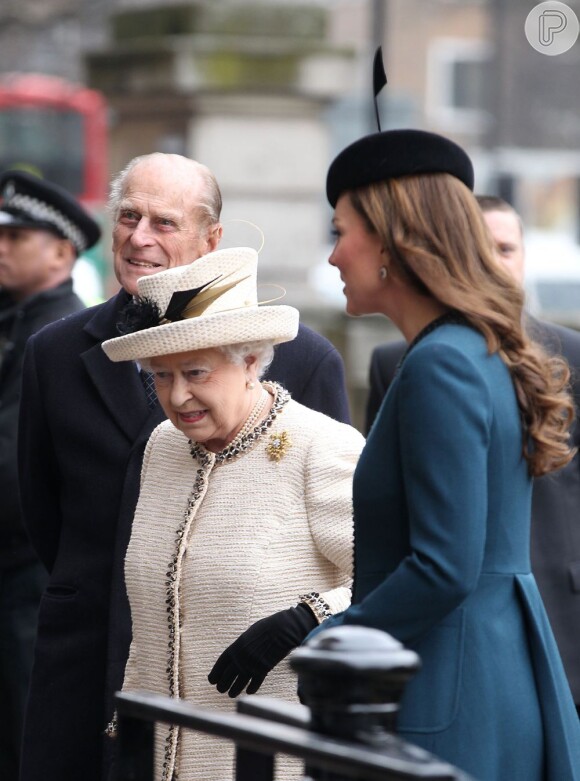 A Rainha Elizabeth II está torcendo para que o nascimento do bisneto seja antes de suas férias