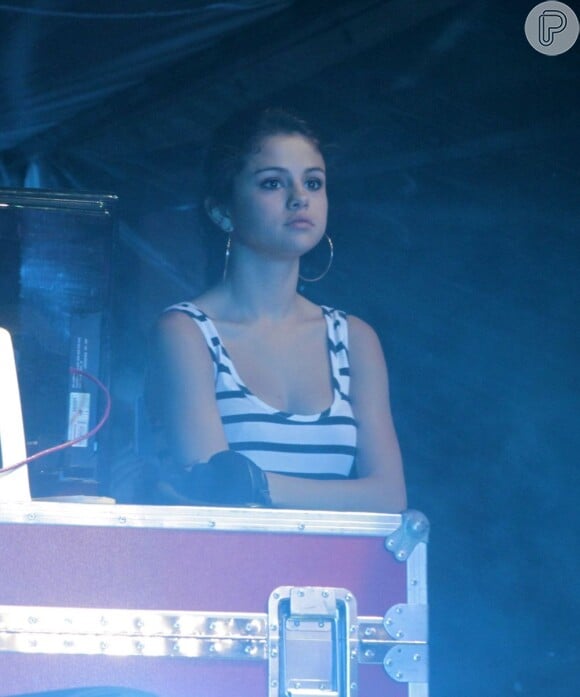 Selena Gomez acompanhou o então namorado Justin Bieber durante o show dele no Estádio do Engenhão, no Rio de Janeiro, em 2011