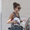 Selena Gomez tem uma rotina com muitos compromissos. Na foto, ela aparece deixando um estúdio de dança em Los Angeles, na Califórnia, em julho de 2013