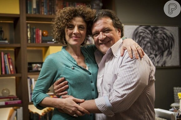 Mesmo depois de recuperar a memória Atílio (Luis Melo), não quer se separar de Vega (Christiane Tricerri), em 'Amor à Vida'
