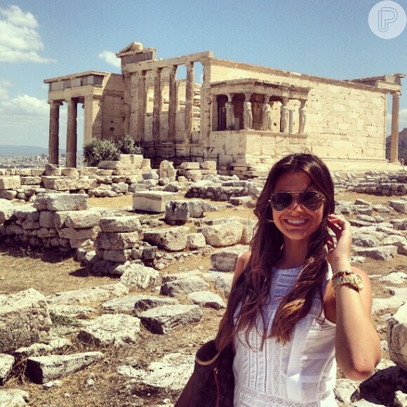 Bruna Marquezine visita os pontos turísticos da Grécia em viagem com as amigas