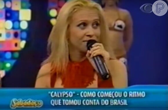 Joelma durante o programa 'Sabadaço', comandado por Gilberto Braga, em 2002, na Band