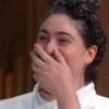 Izabel Alvares se emocionou ao saber que foi a escolhida pelos jurados para ser a vitoriosa da segunda temporada do 'MasterChef Brasil': 'Não vou chorar'