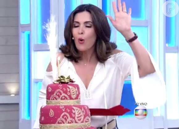 Fátima Bernardes ganhou um bolo de aniversário para festejar seus 53 anos