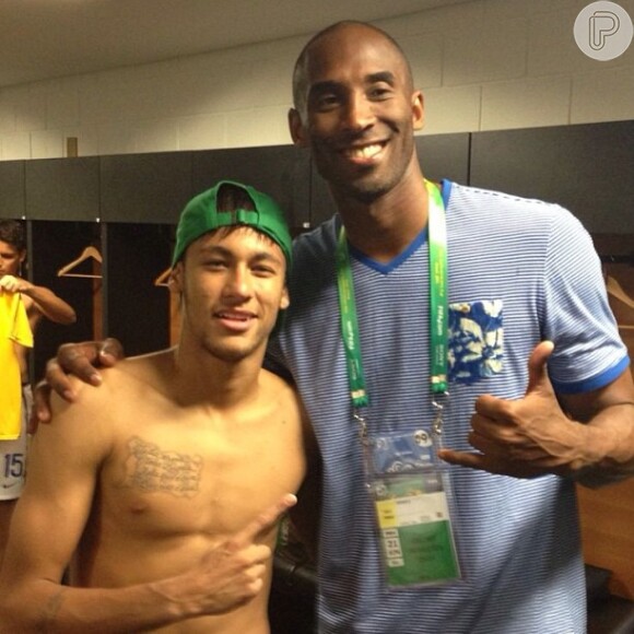 Neymar tatuou uma mensagem para o pai no peito