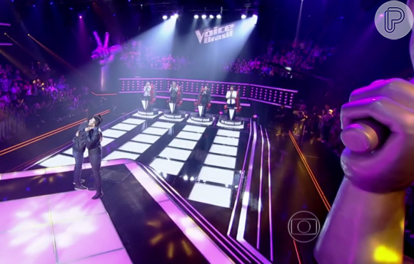Na terceira temporada do "The Voice Brasil", pela primeira vez, os quatro técnicos viraram a cadeira para uma dupla. Danilo Reis e Rafael foram os vencedores da edição
