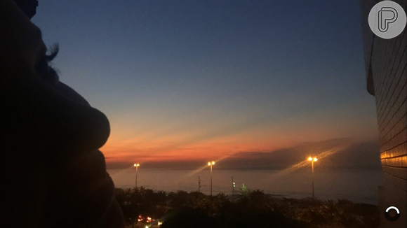 Atriz curtiu o pôr do sol na Barra da Tijuca, Zona Oeste do Rio