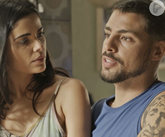 Juliano (Cauã Reymond) resolve se afastar de Romero (Alexandre Nero) e convence Tóia (Vanessa Giácomo) a fazer o mesmo, na novela 'A Regra do Jogo'