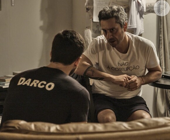 Juliano (Cauã Reymond) descobre que Romero (Alexandre Nero) é pai de Dante (Marco Pigossi), na novela 'A Regra do Jogo'
