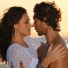 Taís (Débora Nascimento) e Lino (José Henrique Ligabue) posam juntos para as lentes de Carol (Maria Joana), e pinta um clima, em 'Flor do Caribe', em 24 de julho de 2013