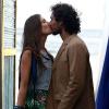 Carol (Maria Joana) e Lino (José Henrique Ligabue) se beijaram pela primeira vez depois do desfile de biquínis, em 'Flor do Caribe'