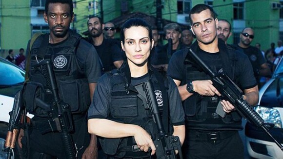 Cleo Pires veste uniforme de policial em filme e fãs brincam: 'Me prende'