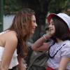 Paloma (Paolla Oliveira) encontra Paulinha (Klara Castanho) sem que Bruno (Malvino Salvador) saiba, em 'Amor à Vida', em 29 de julho de 2013