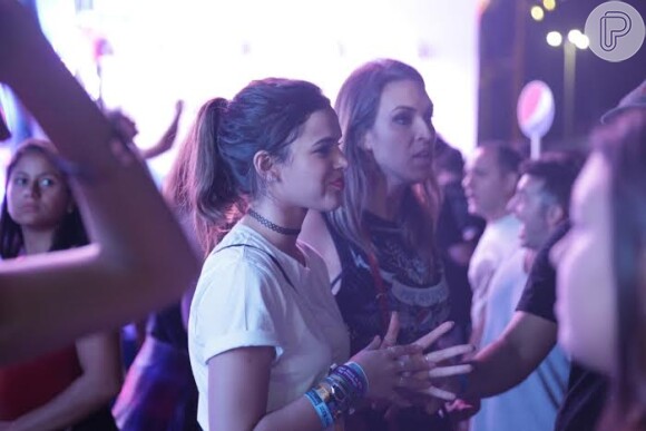 Bruna Marquezine na primeira noite do Rock in Rio 2015. Atriz estava em clima de romance com Maurício Destri