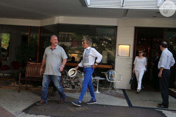 Rod Stewart almoçou em um restaurante no Leblon na companhia de uma amiga