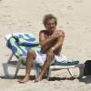 Rod Stewart curtiu o dia ensolarado na praia do Leblon, Zona Sul do Rio de Janeiro