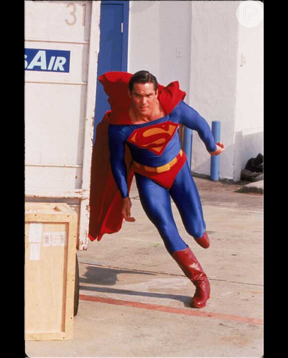 Dean Cain atuando na série de TV 'Lois & Clark: As Novas Aventuras do Superman'
