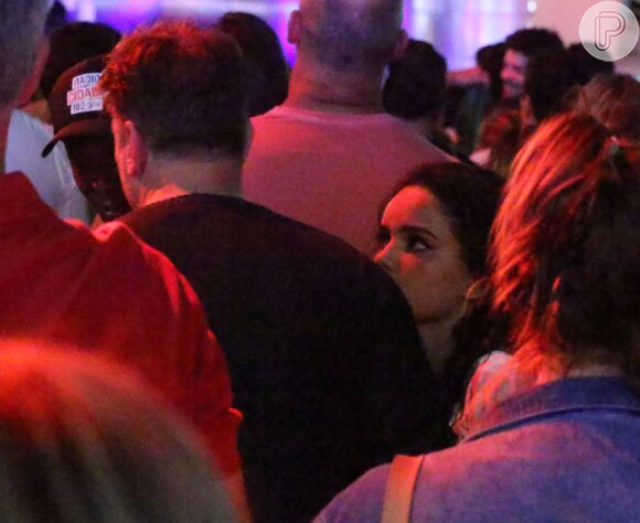 Fábio Assunção e Carol Macedo foram clicados em clima de romance na noite de domingo, 20 de setembro de 2015 durante os shows do Rock in Rio