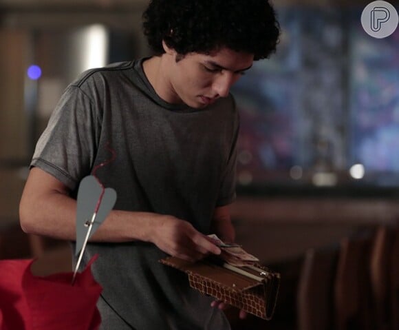 Bruno chegou a roubar dinheiro da carteira da mãe para sustentar seu vício