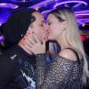 Rainer Cadete, o Visky da novela 'Verdades Secretas', beijou muito a namorada, Taianne Raveli, no segundo dia do Rock in Rio, no sábado, 19 de setembro de 2015