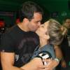 Barbara Borges curtiu o Rock in Rio com o marido, Pedro Delfino, com quem trocou muitos beijos