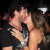 O ator Roberto Birindelli, que atuou na novela 'Império', beija a mulher, Juliana Sarda, no Rock in Rio 2015