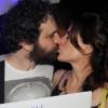 O casal Caco Ciocler e Luisa Micheletti troca beijos em um dos camarotes do Rock in Rio, nesta quinta-feira, 24 de setembro de 2015