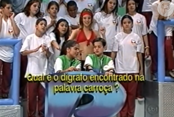 Paolla Oliveira trabalhava ao lado de crianças no 'Passa ou Repassa' (SBT, 1999)