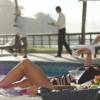 Poderosa, Atena (Giovanna Antonelli) sabe aproveitar bem o dinheiro dos golpes que aplica, vivendo com muito luxo, na novela 'A Regra do Jogo'