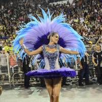 Ana Hickmann volta ao Carnaval do Rio em 2016 após 4 anos: 'Destaque de chão'