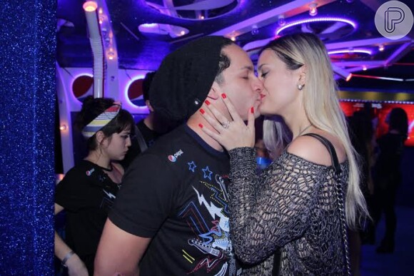 Rainer Cadete e Taianne Raveli estão juntos há três meses e trocaram beijos durante o Rock in Rio
