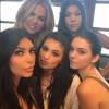 Kylie Jenner é a mais nova do clã Kardashian. Na foto, ela posa com Kim, Khloé (à esquerda), Kendall e Kourtney (à direita)