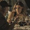 Atena (Giovanna Antonelli) leva Ascânio (Tonico Pereira) para jantar em troca de informações sobre Romero (Alexandre Nero), na novela 'A Regra do Jogo'