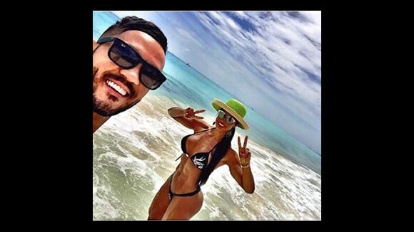 Gracyanne Barbosa comemora aniversário com Belo em praia paradisíaca em Cancún