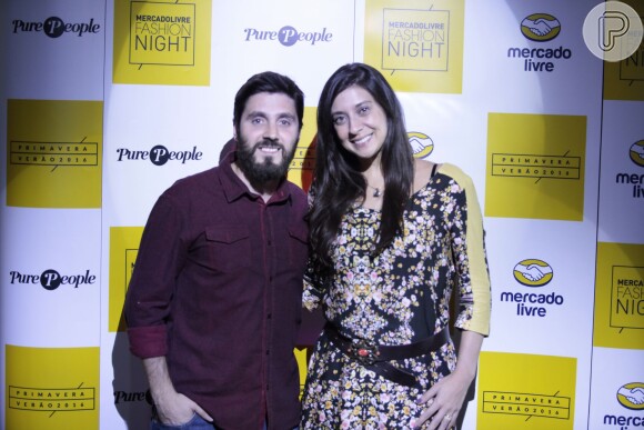 Mauro Lopez, gerente da categoria moda do MercadoLivre posa com sua esposa, na Fashion Night