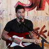 Arthur Aguiar canta e toca guitarra em um dos camarotes do Rock in Rio, nesta quinta-feira, 24 de setembro de 2015