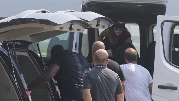 Rihanna chega ao Rio de Janeiro para se apresentar no Rock in Rio, neste sábado