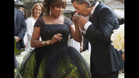 Tina Turner se casa aos 73 anos e explica a escolha do vestido nada tradicional