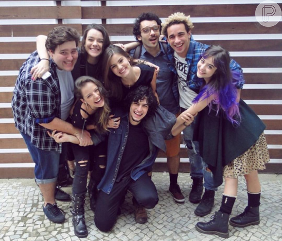 Camila Queiroz se despediu de parte do elenco em seu Instagram: 'Nosso Werther! Meus amigos, meus parceiros. Obrigada por cada risada que demos juntos, obrigada por tudo! Somos Campeones!'