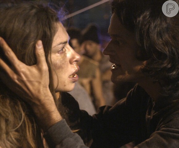 Larissa (Grazi Massafera) é abordada por um missionário que a convence a deixar a Cracolândia