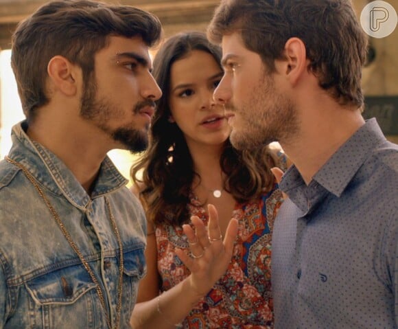 Benjamin (Maurício Destri) bate em Grego (Caio Castro) e Mari (Bruna Marquezine) impede o ex de matar o arquiteto, na novela 'I Love Paraisópolis', em 7 de outubro de 2015
