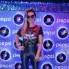 Suzana Pires escolheu calça justa para prestigiar o show de Katy Perry, no Rock in Rio