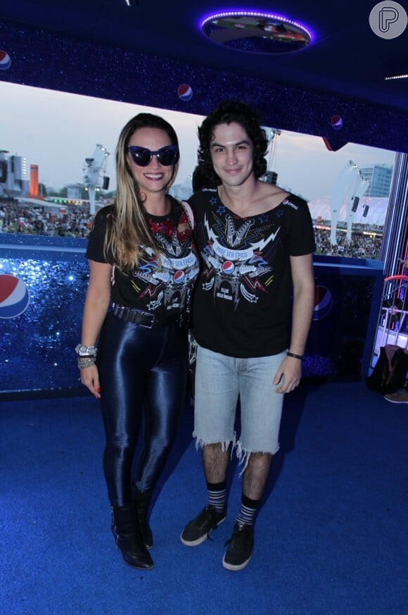 Suzana Pires e Gabriel Leone chegaram bem cedo aos shows do último dia do Rock in Rio
