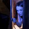 Novela 'Cúmplices de um Resgate': Isabela (Larissa Manoela) descobre uma passagem secreta escondida no armário do porão