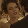 Melissa (Paolla Oliveira) é flagrada por Felipe (Rafael Cardoso) enquanto procura o diário de Berenice (Elisa Brites), na novela 'Além do Tempo', em 5 de outubro de 2015