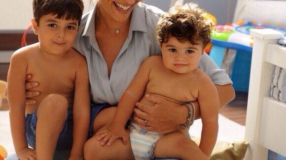 Juliana Paes, mãe de 2 meninos, comemora ser a 'rainha' da casa:'Sou paparicada'