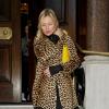Kate Moss usou, em novembro de 2012 um casaco de estampa de leopardo em jantar no restaurante Wolseley, em Londres