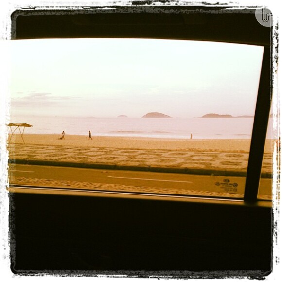 Roberta Rodrigues publica foto da praia de São Conrado a caminho da gravação